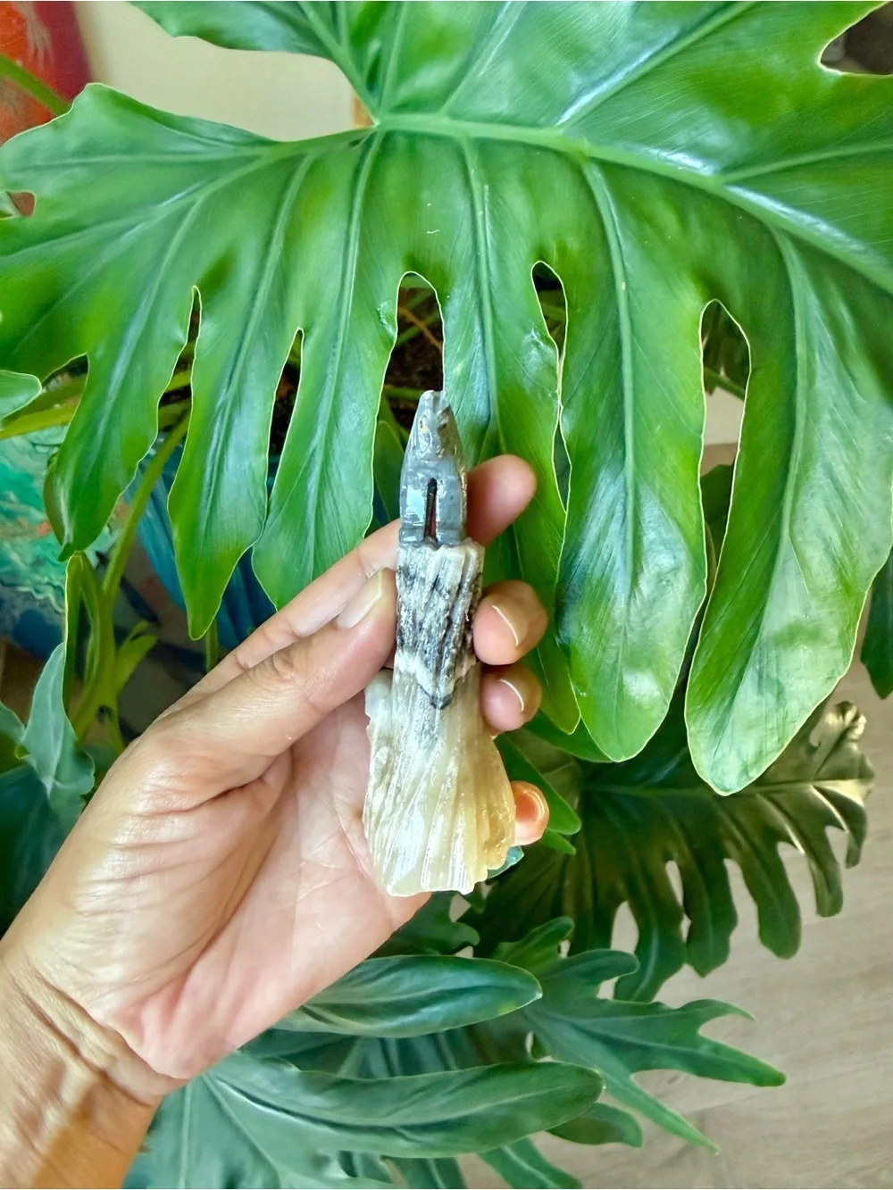 Horse figurine on Calcite